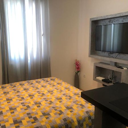 Matea Apartment Тиват Екстериор снимка