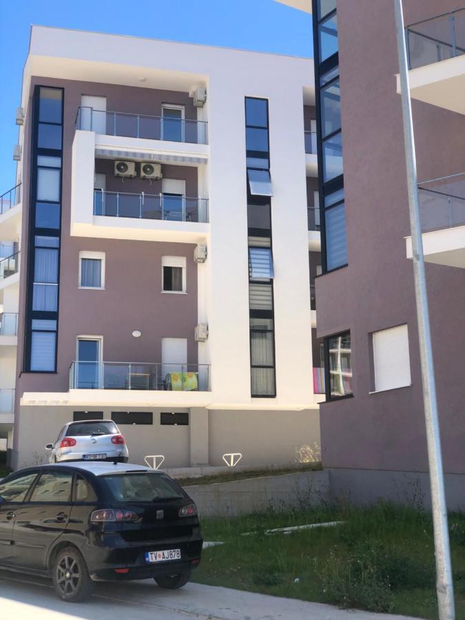 Matea Apartment Тиват Екстериор снимка