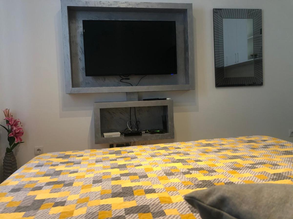 Matea Apartment Тиват Екстериор снимка