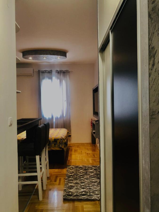 Matea Apartment Тиват Екстериор снимка