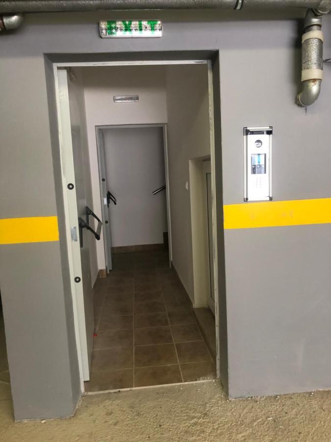 Matea Apartment Тиват Екстериор снимка