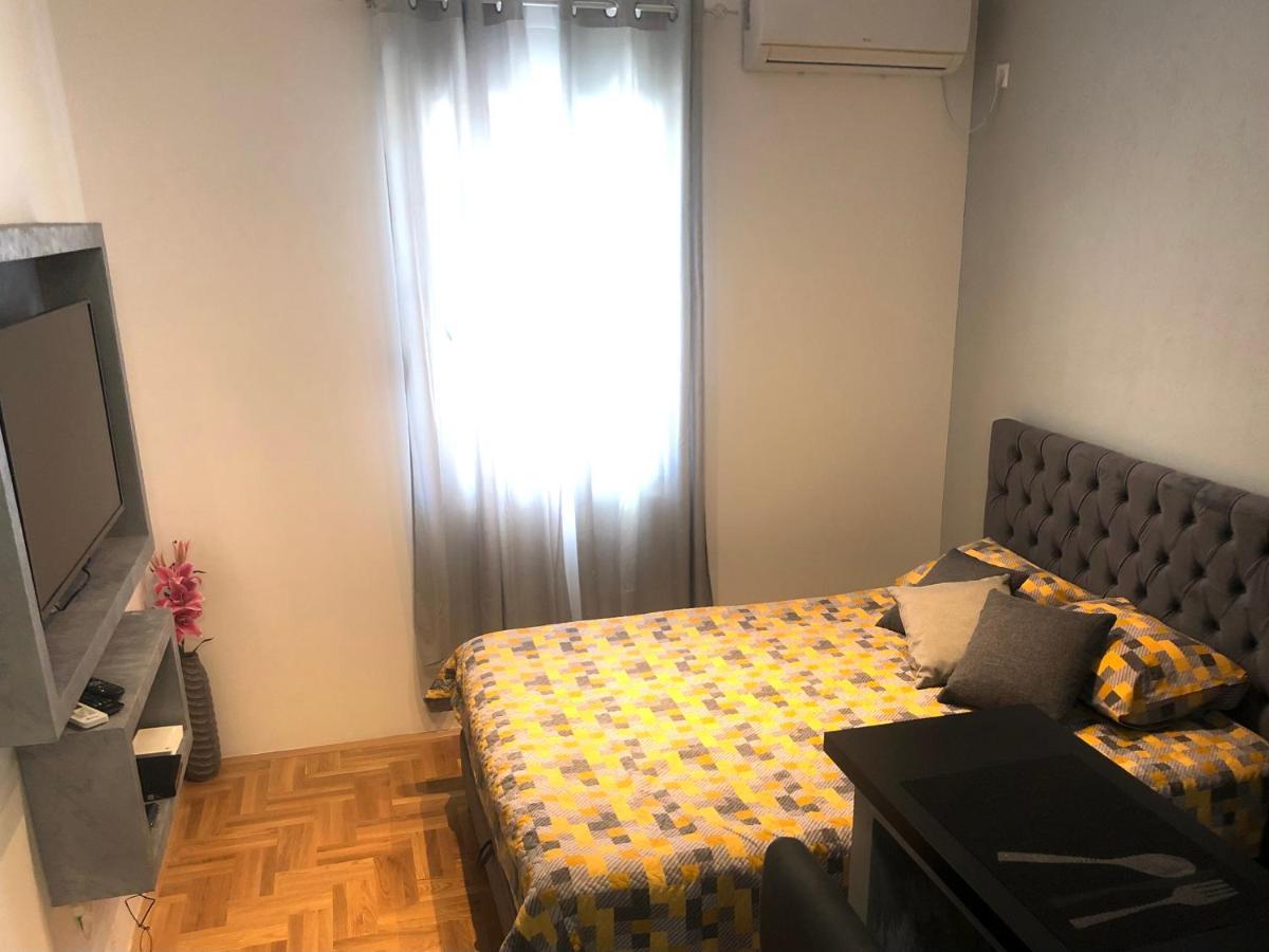 Matea Apartment Тиват Екстериор снимка