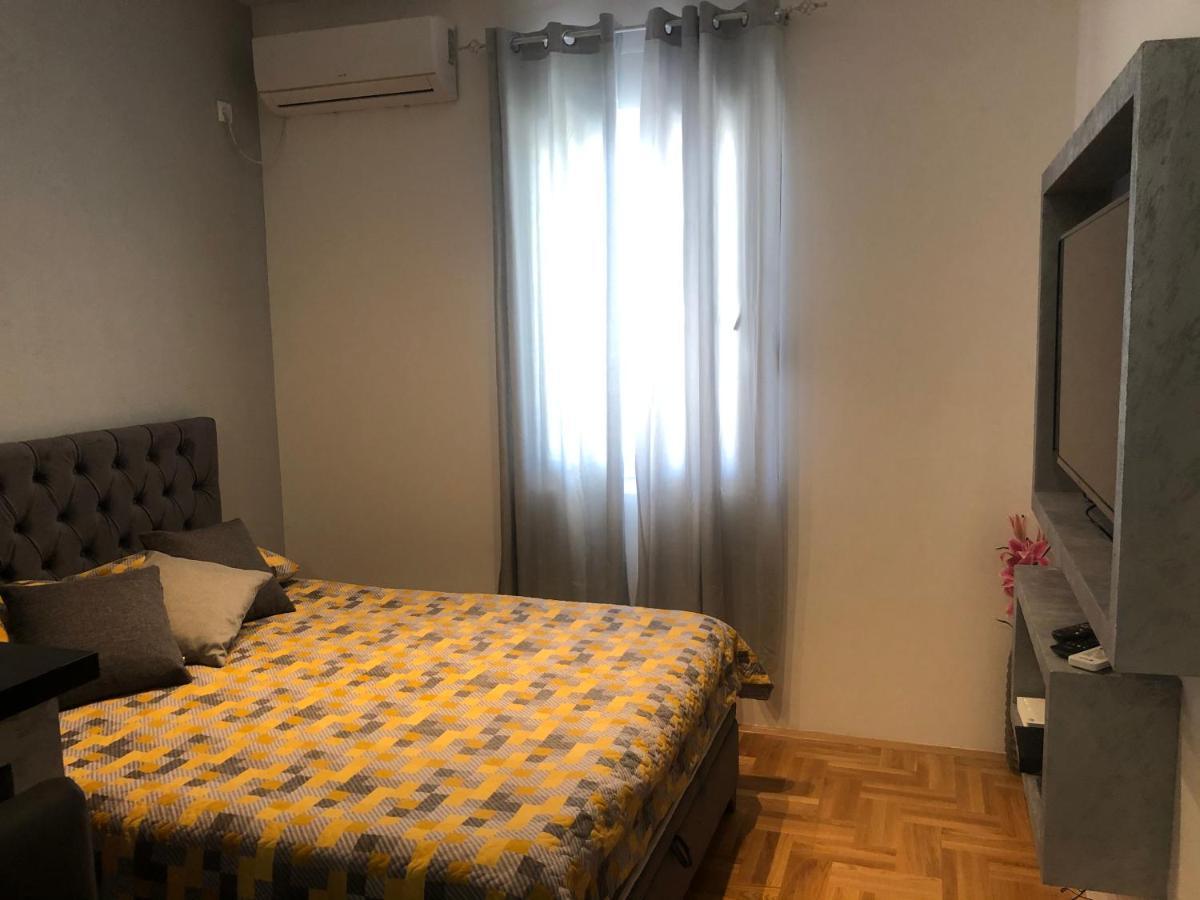 Matea Apartment Тиват Екстериор снимка
